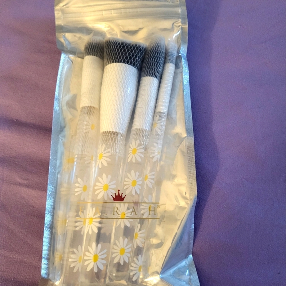 F.A.R.R.A.H Daisy Makeup Brushes